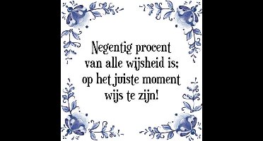 Tegeltje met Spreuk (Tegeltjeswijsheid): Negentig procent van alle wijsheid is; op het juiste moment wijs te zijn! + Kado verpakking & Plakhanger