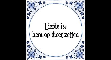 Tegeltje met Spreuk (Tegeltjeswijsheid): Liefde is; hem op dieet zetten + Kado verpakking & Plakhanger