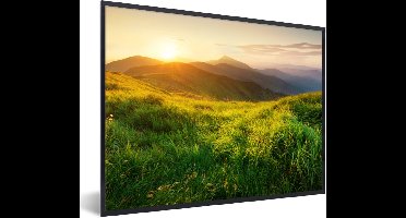PosterMonkey - Fotolijst - Poster - Gras - Bergen - Zon - Natuur - Poster frame - Kader - 80x60 cm - Poster bergen - Kamer decoratie - Poster landschap - Foto in lijst - Kerstversiering - Kerstdecoratie voor binnen - Kerstmis