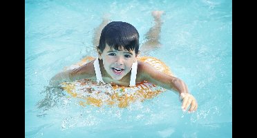 SWIMTRAINER ORANJE + HANDPOMP [2 jaar tot 6 jaar] (Keurmerken: CE-TüV-EN13138-1:2014)