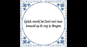 Tegeltje met Spreuk (Tegeltjeswijsheid): Geluk wordt het heel snel moe iemand op de rug te dragen + Kado verpakking & Plakhanger