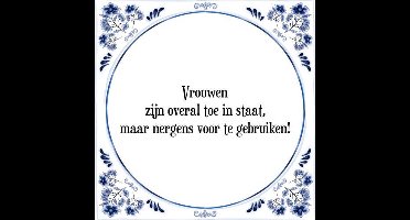 Tegeltje met Spreuk (Tegeltjeswijsheid): Vrouwen zijn overal toe in staat, maar nergens voor te gebruiken! + Kado verpakking & Plakhanger