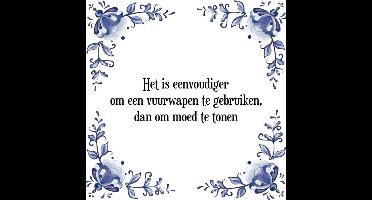 Tegeltje met Spreuk (Tegeltjeswijsheid): Het is eenvoudiger om een vuurwapen te gebruiken, dan om moed te tonen + Kado verpakking & Plakhanger