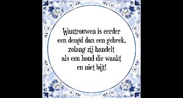 Tegeltje met Spreuk (Tegeltjeswijsheid): Wantrouwen is eerder een deugd dan een gebrek, zolang zij handelt als een hond die waakt en niet bijt! + Kado verpakking & Plakhanger