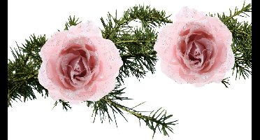 Decoris Kerst decoratie roos - 2x stuks - op clip - poeder roze - D14 cm - kunststof - kerstbloem - bloemen - kerstboomversiering - kerstornamenten