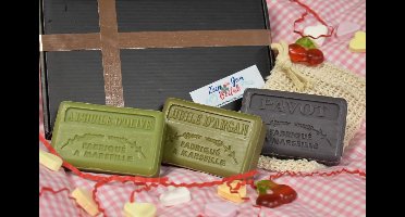 Valentijn zeep cadeau set Huile d’argan, Huile d,olive, Opium + sisal zeepzakje - valentijn voor hem - valentijn voor haar