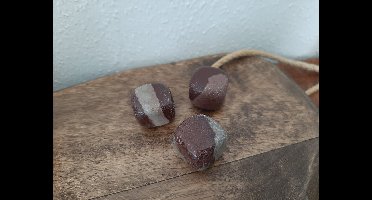 Set van 3 kubusvormige shiva lingam stenen in organzazakje
