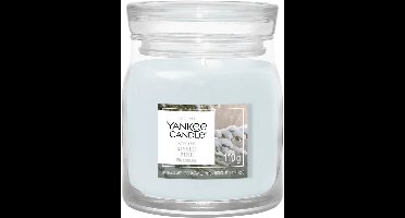 Yankee Candle - Snow Kissed Pine Small Jar Geurkaars - tot 30 branduren