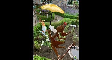 tuinsteker/balans meisje met de gele paraplu