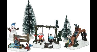 Decoris Kerstdorp accessoires - 7delig - figuurtjes/poppetjes en kerstboompje - polyresin - beeldjes