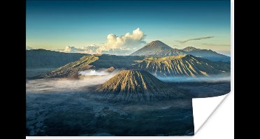 Poster Bromo vulkaan in de mist - 30x20 cm
