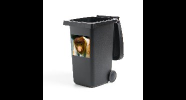 Container sticker Neusaap - Een close-up van een neusaap met een onscherpe achtergrond Klikosticker - 40x40 cm - kliko sticker - weerbestendige containersticker