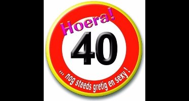 Button 40 jaar verkeersbord