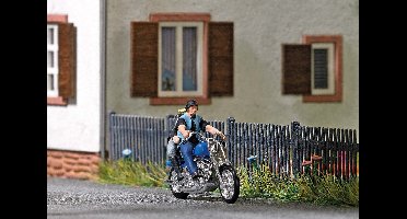 Busch - Us Motorrad Mit Bikerparchen  (2/20) * - BU7860 - modelbouwsets, hobbybouwspeelgoed voor kinderen, modelverf en accessoires