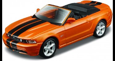 Maisto Modelauto/speelgoedauto Ford Mustang GT Convertible 2010 - oranje - 14 cm -schaal 1:32