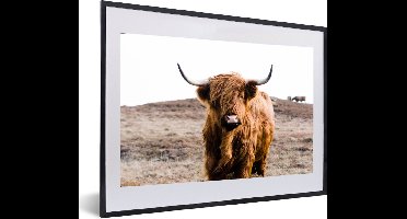 PosterMonkey - Fotolijst - Poster - Dieren - Schotse hooglander - Natuur - Koeien - Poster frame - 60x40 cm - Kader - Poster natuur - Foto met lijst - Woondecoratie - Poster Schotse hooglander