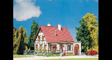 Faller - Vakwerkhuis met garage - modelbouwsets, hobbybouwspeelgoed voor kinderen, modelverf en accessoires