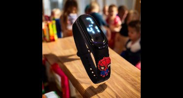 Spider-Man Kinderhorloge – Digitaal – Zwarte Band & 3D Spiderman Poppetje