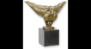 EEN MODERNISTISCHE BRONZEN SCULPTUUR VAN EEN DANSERES