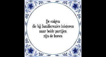 Tegeltje met Spreuk (Tegeltjeswijsheid): De enigen die bij familieruzies luisteren naar beide partijen zijn de buren + Kado verpakking & Plakhanger