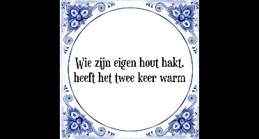 Tegeltje met Spreuk (Tegeltjeswijsheid): Wie zijn eigen hout hakt, heeft het twee keer warm + Kado verpakking & Plakhanger