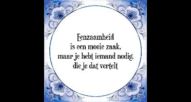 Tegeltje met Spreuk (Tegeltjeswijsheid): Eenzaamheid is een mooie zaak, maar je hebt iemand nodig, die je dat vertelt + Kado verpakking & Plakhanger