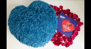 Gustiana® Liefdespakket - Hart kussen Petrol Blauw 45cm + Milka Chocolade - Valentijnsdag-Moederdag-Verjaardagscadeau