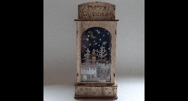 Houten kerstlantaarn – met LED & winters tafereel – 32 cm – Merry Christmas