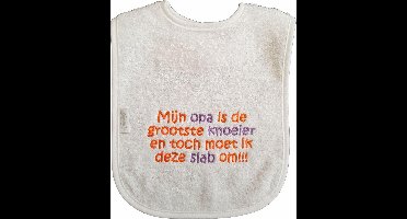 Witte slab met "Mijn opa is de grootste knoeier en toch moet ik deze slab om!!!"