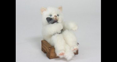 Hansa Witte Pluche Kat op kistje