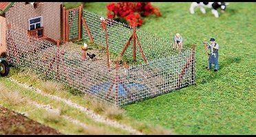 Faller - Kippengaasomheining met houten palen, 340 mm