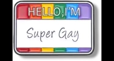 Hello I’m Super Gay Enamel Pin – Regenboogkleurige Naamsticker Pin – LGBTQIA+ Statement Badge van Kinky Pleasure