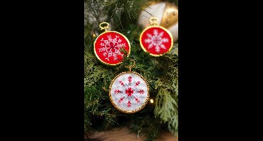 Ijssterren kerstballen borduren 3 stuks (pakket)