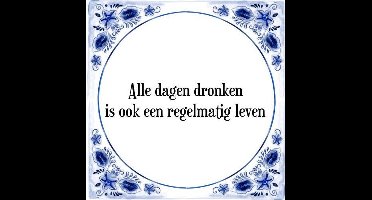Tegeltje met Spreuk (Tegeltjeswijsheid): Alle dagen dronken is ook een regelmatig leven + Kado verpakking & Plakhanger