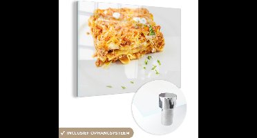 MuchoWow® Glasschilderij 60x40 cm - Schilderij acrylglas - Lasagna op witte achtergrond - Foto op glas - Schilderijen