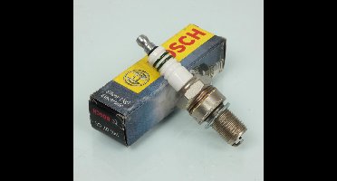 Bougie d'allumage Bosch pour Moto Aprilia 125 AF1 Futura 1990 à 1993 Neuf