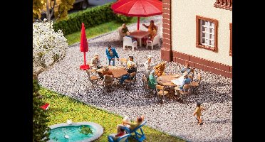 Faller - 2 Tafels en 12 stoelen - modelbouwsets, hobbybouwspeelgoed voor kinderen, modelverf en accessoires