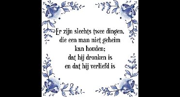 Tegeltje met Spreuk (Tegeltjeswijsheid): Er zijn slechts twee dingen, die een man niet geheim kan houden; dat hij dronken is en dat hij verliefd is + Kado verpakking & Plakhanger