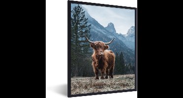 PosterMonkey - Fotolijst - Poster - Schotse hooglander - Berg - Landschap - Boom - Koe - 30x40 cm - Kader - Poster Schotse hooglander - Poster frame - Foto in lijst - Poster dieren
