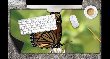 Bureau onderlegger - Zwart mt Bruine Limenitis Vlinder op Witte Bloem bij Groene Planten - 80x40 cm - 2 mm Dik - Bureau mat Vinyl