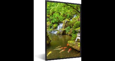 PosterMonkey - Poster - Fotolijst - Waterval - Koi - Japanse lantaarn - Mos - Water - Natuur - Posterlijst - 20x30 cm - Poster met lijst - Poster Japan - Foto lijst - Woondecoratie