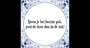 Tegeltje met Spreuk (Tegeltjeswijsheid): Neem je het laatste pak, gooi de doos dan in de zak! + Kado verpakking & Plakhanger