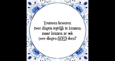 Tegeltje met Spreuk (Tegeltjeswijsheid): Vrouwen beweren twee dingen tegelijk te kunnen; maar kunnen ze ook twee dingen GOED doen? + Kado verpakking & Plakhanger