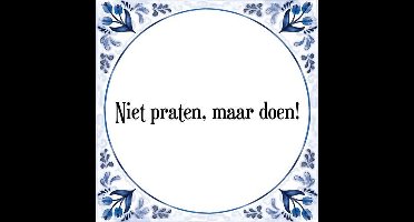 Tegeltje met Spreuk (Tegeltjeswijsheid): Niet praten, maar doen! + Kado verpakking & Plakhanger