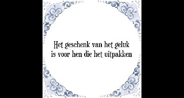 Tegeltje met Spreuk (Tegeltjeswijsheid): Het geschenk van het geluk is voor hen die het uitpakken + Kado verpakking & Plakhanger