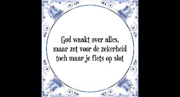 Tegeltje met Spreuk (Tegeltjeswijsheid): God waakt over alles, maar zet voor de zekerheid toch maar je fiets op slot + Kado verpakking & Plakhanger