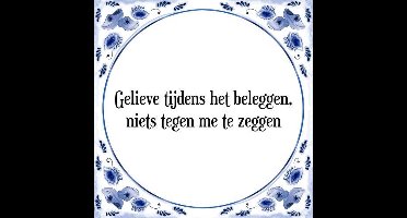 Tegeltje met Spreuk (Tegeltjeswijsheid): Gelieve tijdens het beleggen, niets tegen me te zeggen + Kado verpakking & Plakhanger
