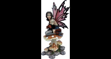 Beeldje Fantasy Elf - Knielend op Paddestoel met Rood Draakje & Drakentatoeage - Vlindervleugels - Medium - Polyresin - 26x13cm