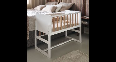 Petite Amélie Co sleeper Hout - Samen Slapen met je Baby - Zijkant Veilig naar Beneden - Wieg voor bijna elk Ouderlijk Bed of Boxspring - 100 % Beechwood - Wit & Naturel