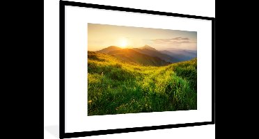 PosterMonkey - Fotolijst - Poster - Gras - Bergen - Zon - Natuur - Poster frame - Kader - 120x80 cm - Poster bergen - Kamer decoratie - Poster landschap - Foto in lijst - Kerstversiering - Kerstdecoratie voor binnen - Kerstmis